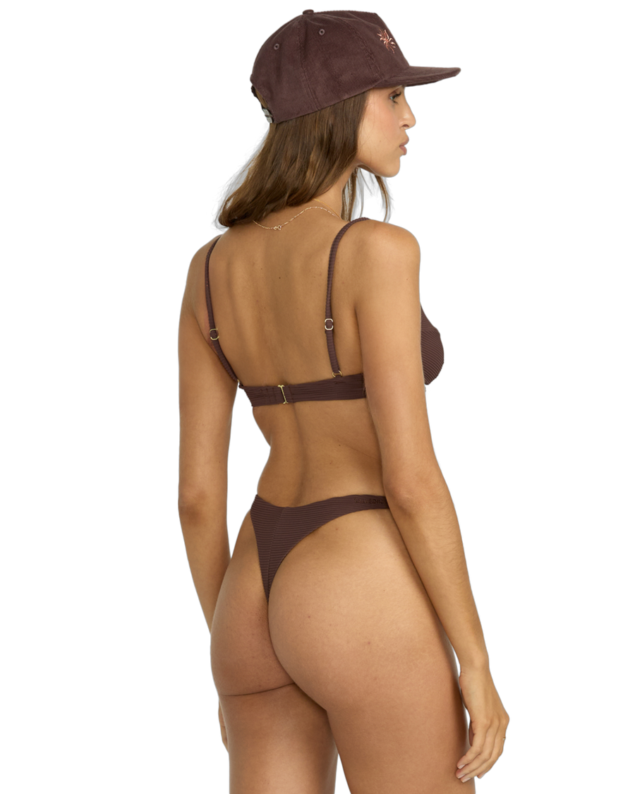 tanlinesmaya_billabong