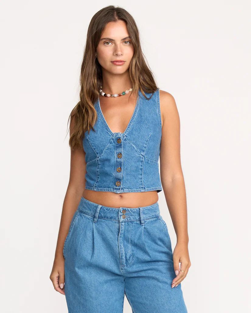 indigoskiestop1_billabong