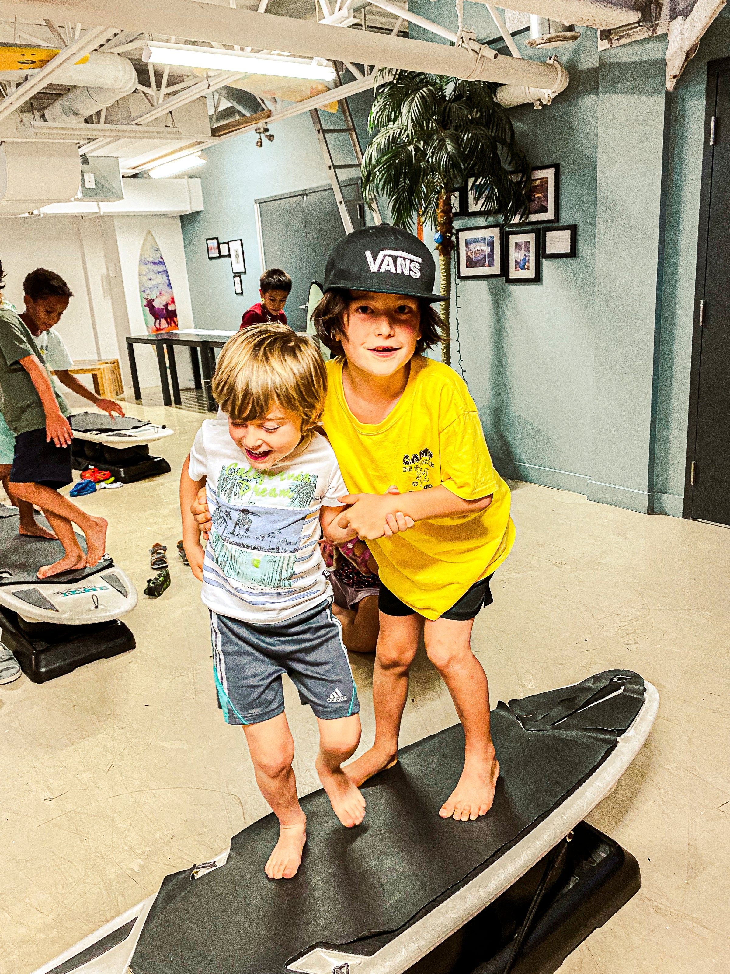 Camp de jour Brossard au Dix30 Oasis Surf Camp de jour Brossard au Dix30 Oasis Surf